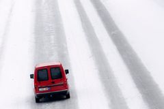 Na severu Čech hrozí namrzlé silnice a sněhové jazyky