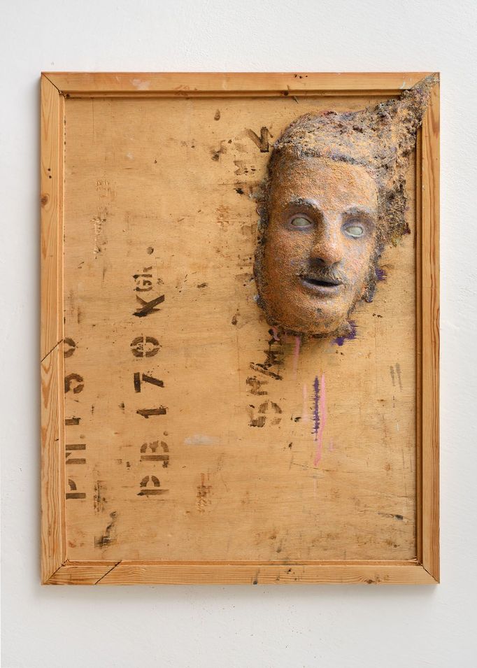 Rainer Maria Rilke, 2018, polyuretan, akryl a písek na dřevě, 90 x 70 x 20 cm.