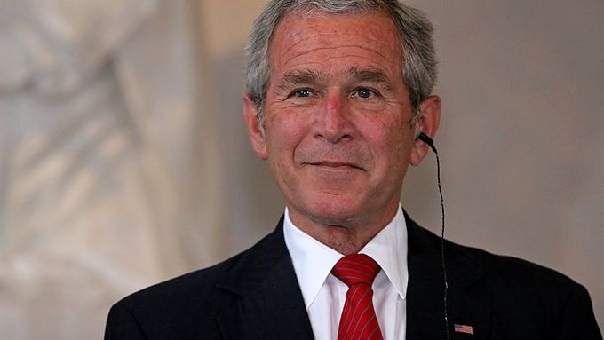 Americký prezident George Bush během tiskové konference na Pražském hradě.