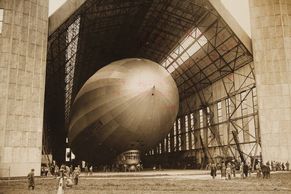 Obletěla svět, skončila ale “sešrotovaná“. Unikátní snímky vzducholodi Zeppelin