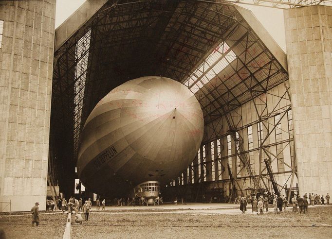 Před 90. lety absolvovala svůj první let německá vzducholoď LZ 127 Graf Zeppelin (18. 9. 1928), která byla následně uvedena do oficiálního provozu 11. října téhož roku.