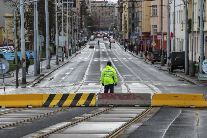 Strana v Holešovicích.