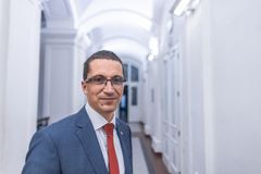 Fialův kamarád obešel tisíce domů, stal se senátorem. Pak k sobě pozval soupeře z ANO