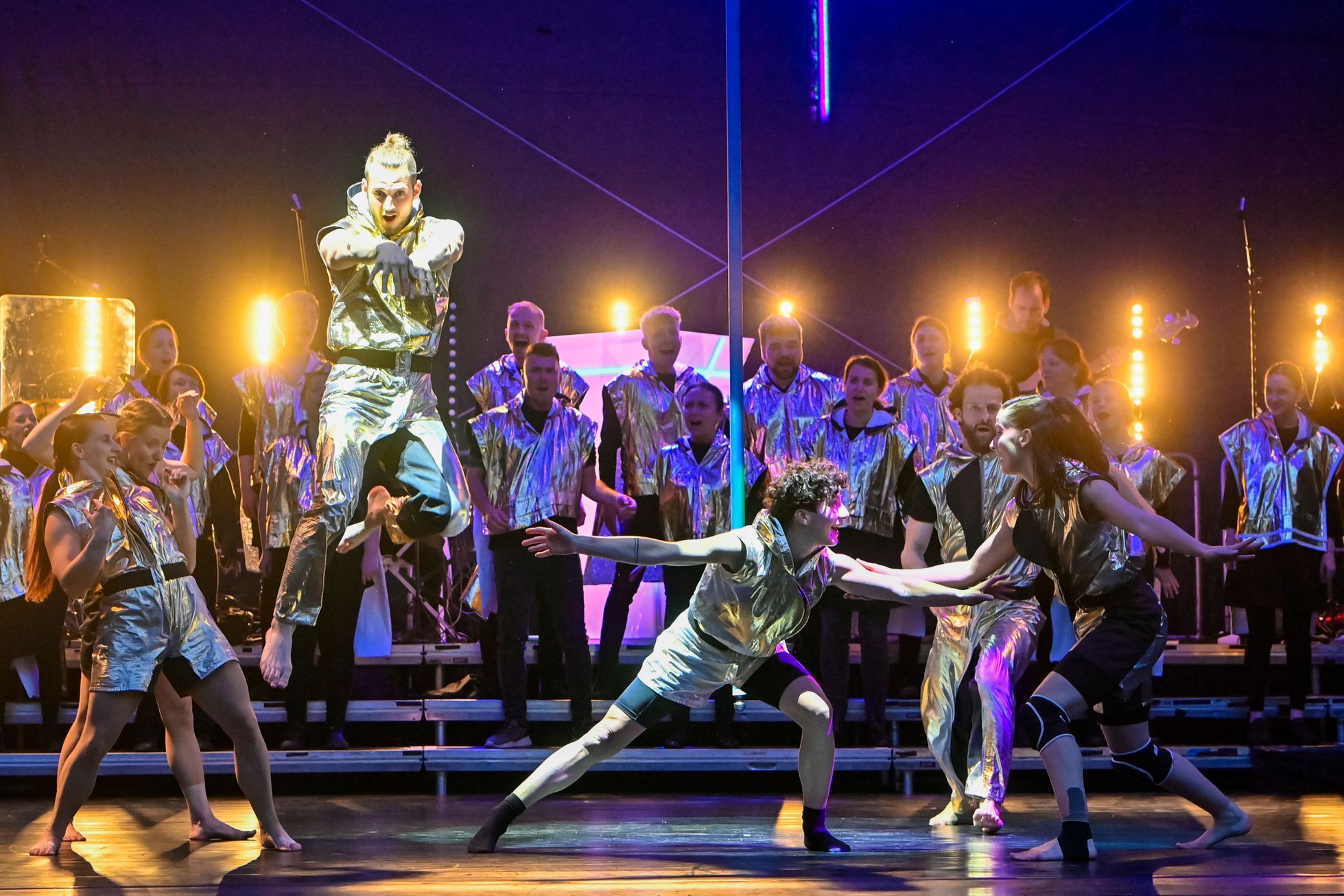 Nebesa, Losers Cirque Company