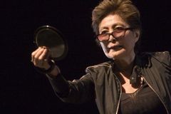 Měsíčník Mojo vyznamenal Yoko Ono za přínos hudbě