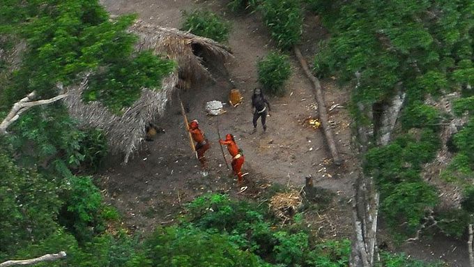 Dosud neznámý indiánský kmen vyfotila minulý týden z letadla brazilská vládní organizace Funai.