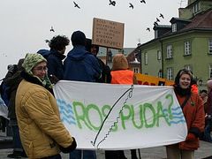 Demonstrace proti stavbě dálnice. Za ekology se postavila také EU.