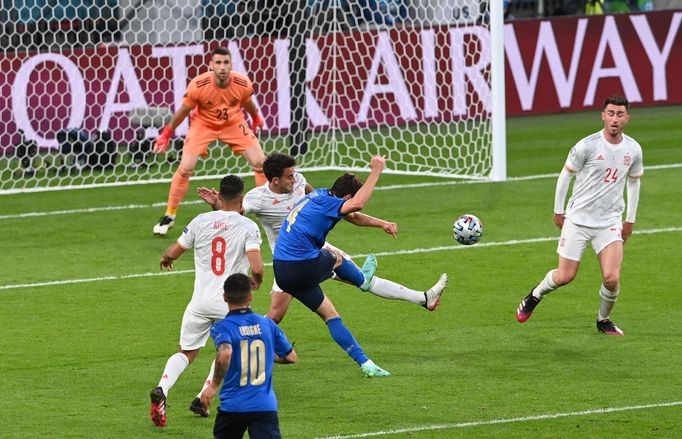 Federico Chiesa dává gól v semifinále Itálie - Španělsko na ME 2020