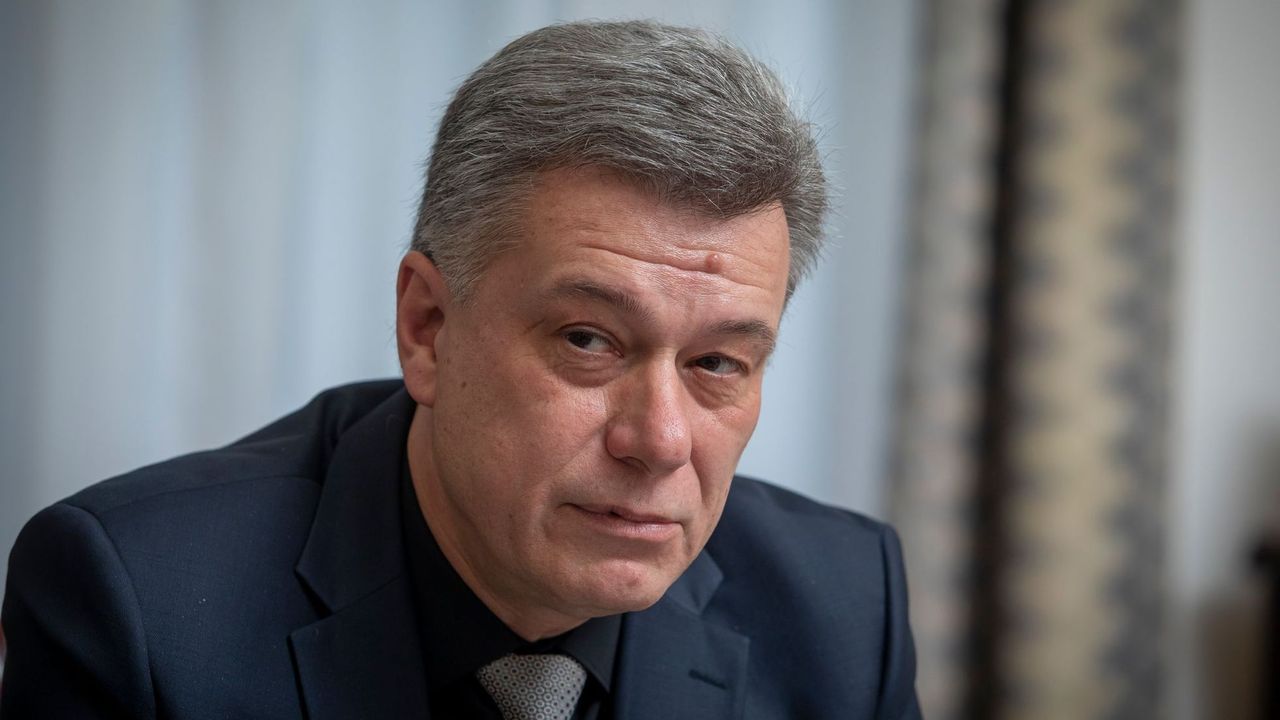Důvěra, nedůvěra, nebesa nespadnou. Třeba vám udělám radost, naznačil Blažek