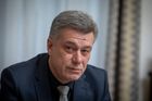 "Pere špinavé peníze, odvolejte ho." Opozice volá po Blažkově konci