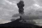 1. února - Na indonéském ostrově Sumatra vybuchla sopka Sinabung. Místní úřady hlásí nejméně 14 obětí na životech, včetně dětí.