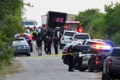 Policie našla v Texasu v kamionu nejméně 46 těl, migranti zemřeli horkem