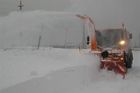 Páteční kalamita: Sníh zastavoval auta i vlaky