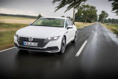 Novinka Volkswagenu pozná křižovatku nebo zatáčku a projede ji za vás. Zkoušeli jsme, jak funguje