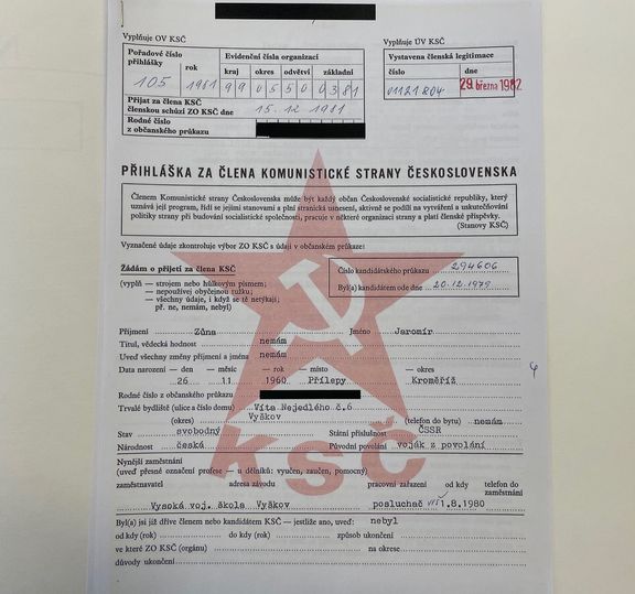 Zůnova přihláška do KSČ má šest stránek. Dokument z roku 1981 je nyní uschován jako další materiály ÚV KSČ v Národním archivu.
