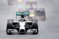 F1 ŽIVĚ: V Maďarsku jezdci bourali, vyhrál Ricciardo