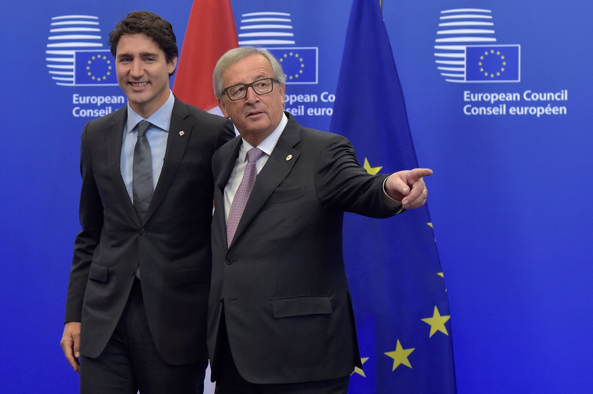 Kanadský premiér Justin Trudeau a předseda Evropské komise Jean-Claude Juncker
