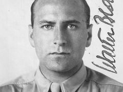 Walter Bláha na poválečné pasové fotografii.