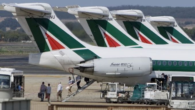 Společnost Alitalia existuje od roku 1946. Na snímku letadla Alitalie na římském letišti Fiumicino.
