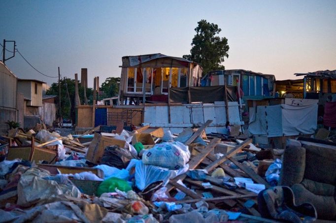 25 Titulek: Gypsy slums of Greece Popis: September 16, 2011, Tavros, Athens/Attica, Greece: Almost 30,000 Gypsies or "Roma" from Albania and Bulgaria enter Greece in the last two years. Since 1998, one thousand Roma have lived in a slum in the Votanicos area, of the Tavros municipality of Athens. Their 600 children aged from infants to 15 years old, live under unhealthy conditions in the garbage strewn township where the Roma survive by stealing or collecting metal garbage to sell. The Roma burn cables to extract the copper inside, which creates a toxic cloud from cancerous dioxines that hangs over their shantytown. While shantytowns are less common in Europe, the growing influx of illegal immigrants have fueled shantytowns in cities commonly used as a points of entry into the EU, including Athens. In October 2013, an unidentified girl, called "Maria," was found in a Greek gypsy camp and could be related to missing child cases. Over 8,000 calls about the girl from all over the world including the U.S. and Canada have been received inquiring about the child. The blond girl, approximately age 4, was found in a Roma gypsy settlement in central Greece. DNA tests proved that she was not related to the 39-year-old man and 40-year-old woman who claimed to be her parents.