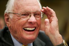 Astronaut Neil Armstrong bude pohřben do moře