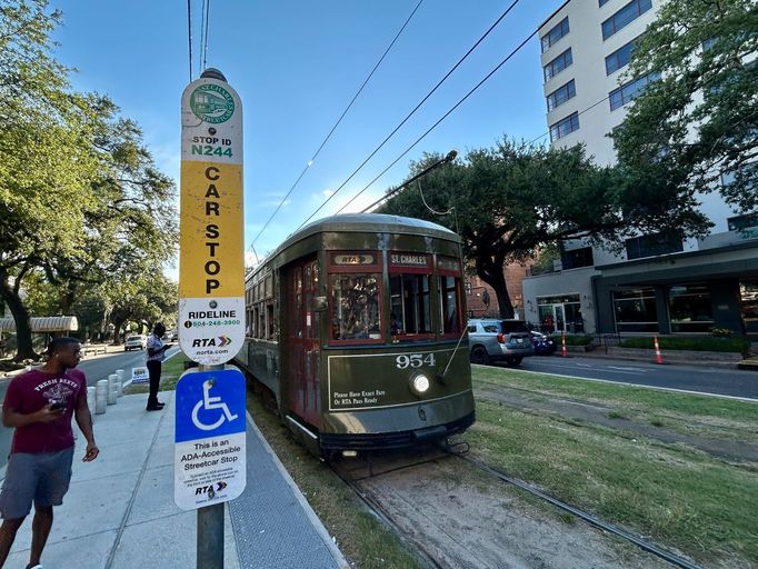 New Orleans. Nejstarší stále fungující tramvajová linka na světě.