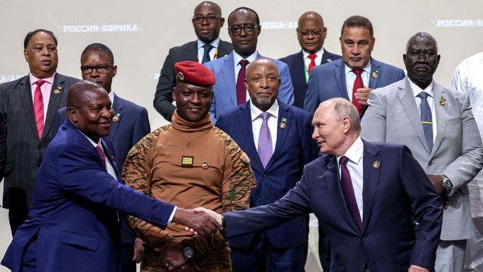 Vladimir Putin na rusko-africkém summitu v Petrohradě.