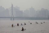 Špatné povětrnostní podmínky trápí také další čínská města.