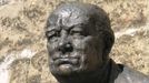 Busta Winstona Churchilla od Františka Bělského je umístěna v pražské Thunovské ulici, u britského velvyslanectví.