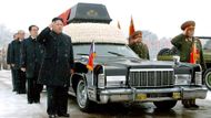 Rakev korejského vůdce Kim Čong Ila vezl americký Lincoln Continental