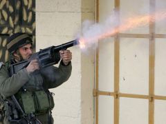 Násilí zasáhlo nově i Západní břeh Jordánu.