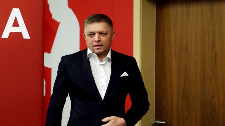 Fico je cynický pragmatik, k volební výhře ho žene touha po pomstě, říká autor knihy