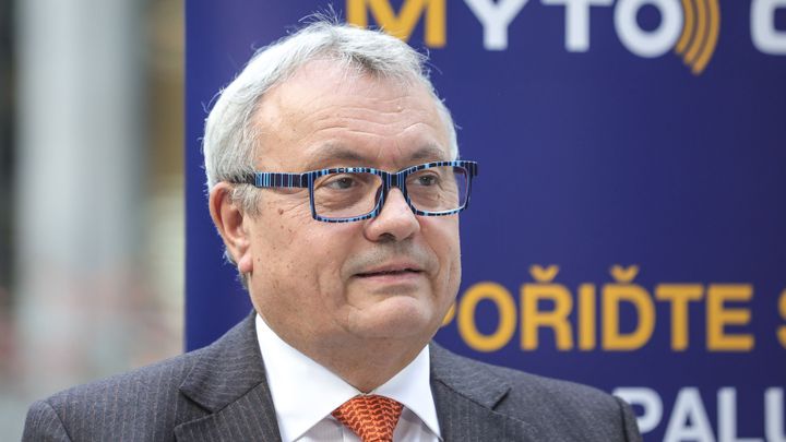 Na konec ekonomické krize nevidíme, řekl Dlouhý. Obhájil post šéfa Hospodářské komory