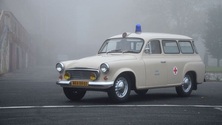 Od žebřiňáků až k bájnému Golemovi. Sanitky v Česku nejsou jen Škoda 1202 či 1203