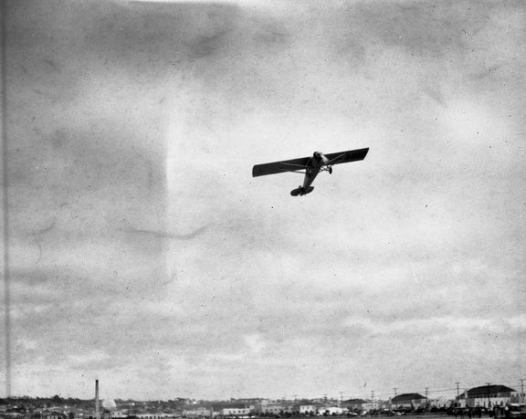 Zkušební let Charlese Lindbergha s letadlem Spirit of St. Louis. Duben 1927.