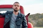 Recenze: Justin Timberlake si oblékl flanelku a odešel do lesů natočit svou nejnudnější desku