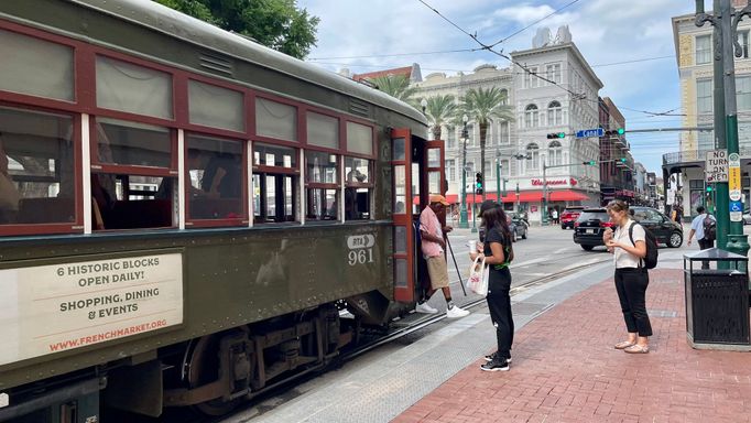 New Orleans. Nejstarší stále fungující tramvajová linka na světě.