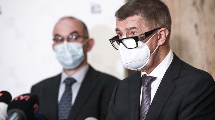 Nouzový stav: Britská mutace viru se téměř nesleduje, vláda má jedinou dobrou zprávu
