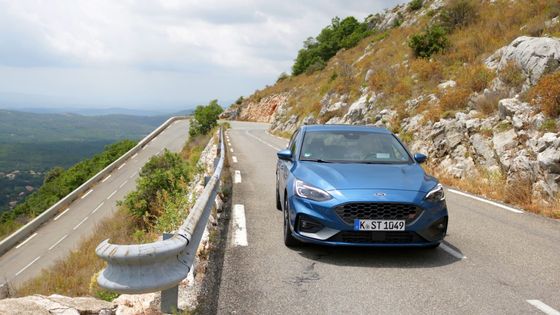 Když chcete auto s charakterem: Test ostrého Fordu Focus ST s motorem z Mustangu