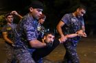Desítky zraněných i zatčených. Noční střety v Jerevanu odnesli i opoziční politici