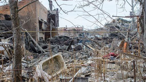Ruské střely zasáhly ukrajinské město Sumy.