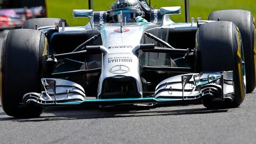 F1, VC Belgie 2014: poškozené přední křídlo Nico Rosberga