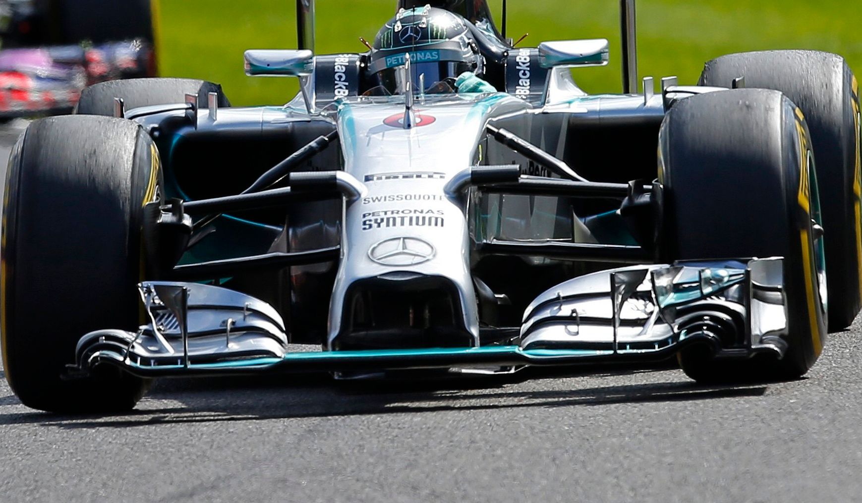 F1, VC Belgie 2014: poškozené přední křídlo Nico Rosberga