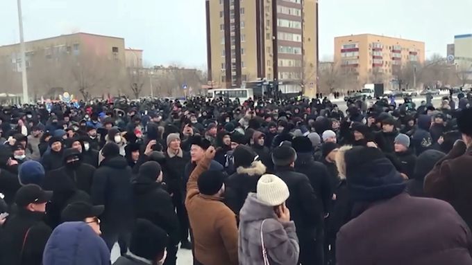 Násilné potlačení protestů v Kazachstánu