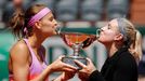 Lucie Šafářová a Bethanie Mattek-Sandsová ve finále French Open 2015