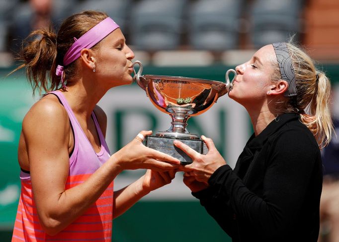 Lucie Šafářová a Bethanie Mattek-Sandsová ve finále French Open 2015