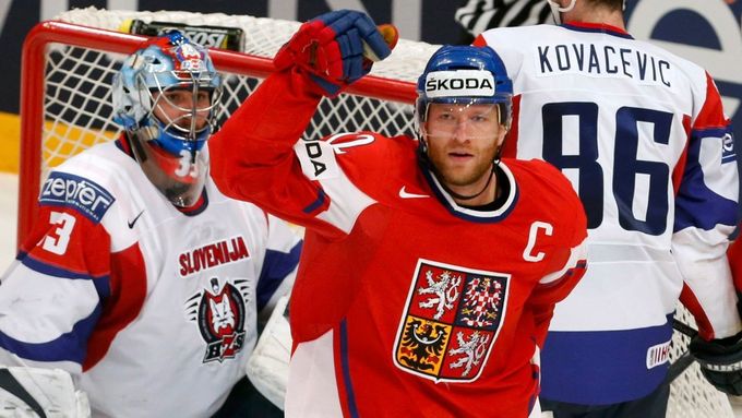 Kapitán Jiří Novotný řekl, že jsou hokejisté ve sra*kách, ale až postoupí do semifinále, budou je zase všichni plácat po ramenou.