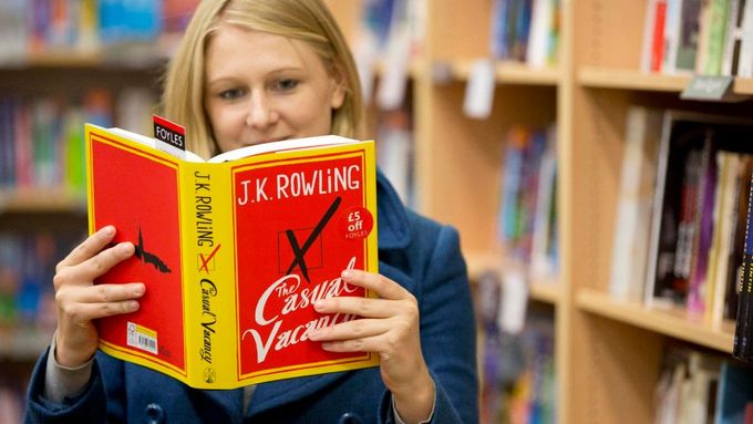 Obchody začaly prodávat novou knihu J. K. Rowlingové