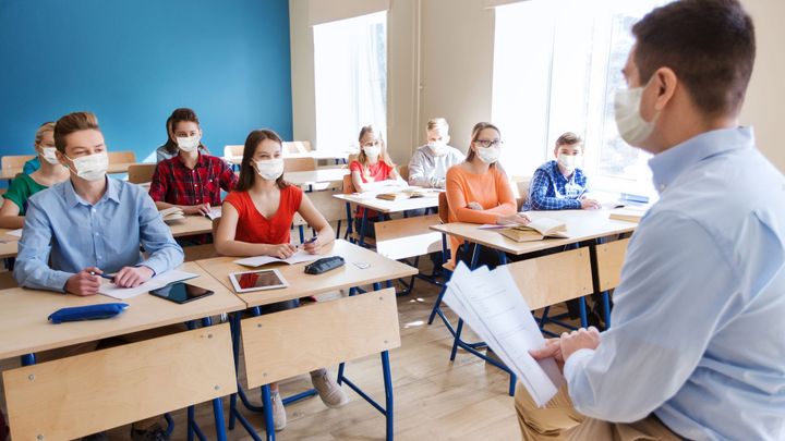 V okresech s dobrou situací lze zrušit povinnost roušek ve třídách, doporučuje MeSES; Zdroj foto: Shutterstock.com