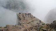 Preikestolen neboli kazatelna je rozhledna vysoko nad jezerem.